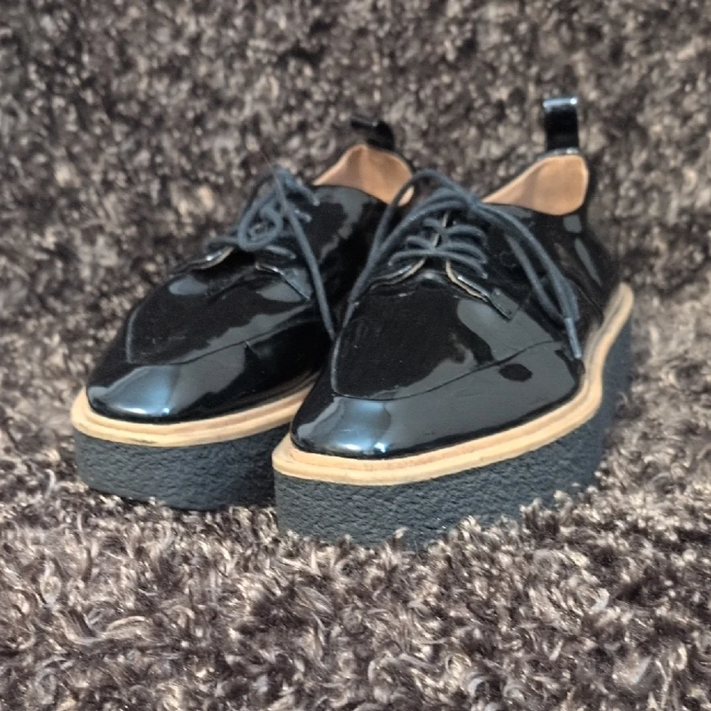 Like New Sleek Zara Black Patent Leather Oxfords